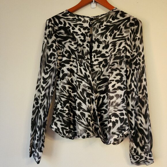Rampage Animal Print Blouse Women M Double Wrap Top Tab Sleeve Classic Chic - Picture 2 of 16